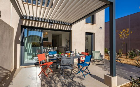 Azur Cottages: Nuage, Ciel, Plante, L'Eau, Arbre, Horizon, Zone Rurale, Paysage, Maison, Cumulus