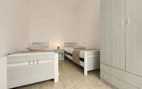 Ugento 1: Sol, Sol, Design Intérieur, Chambre, Appartement, Meubles, Pièce, Lit, Plafond, Cadre De Lit
