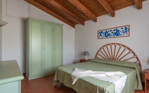 Villetta Mare Blu With Pool, Country Village, Stin: Chambre, Design Intérieur, Sol, Lit, Sol, Meubles, Drap De Lit, Literie, Cadre De Lit, Pièce