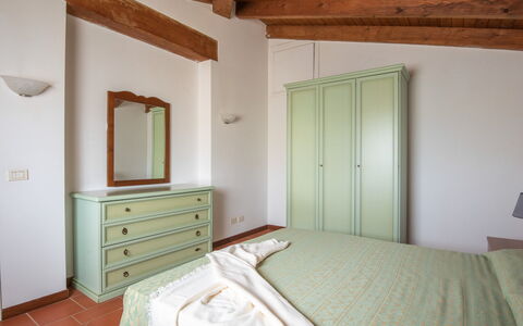 Villetta Mare Blu With Pool, Country Village, Stin: Design Intérieur, Meubles, Lit, Chambre, Bois, Sol, Sol, Plafond, Pièce, Drap De Lit