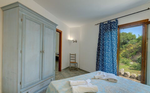 Casa Faro Green Village Sardegna: Propriété, Bleu Azur, Bois, Éclairage, Design Intérieur, Sol, Porte, Sol, Ombre