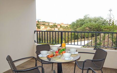 Collioure 150: Meubles, Mobilier De Jardin, Balcon, Chaise, Appartement, Porche, Ombre, Tableau De Plein Air, Eco Hôtel, Clôture
