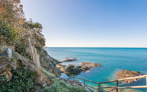 Castiglioncello 230: Ciel, L'Eau, Bâtiment, Propriété, Plante, Piscine, Vert, Arbre, Bleu Azur, Ombre
