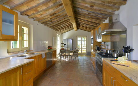 Villa Il Troscione: Meubles, Sol, Design Intérieur, Bois, Cuisine, Sol, Plafond, Comptoir, Domicile, Cabinetry