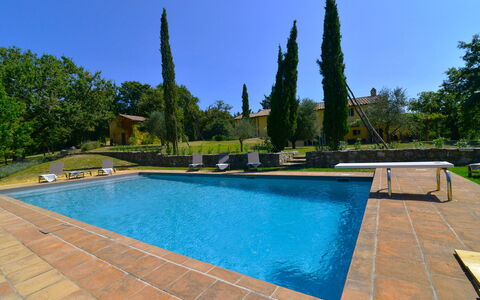 Villa Il Troscione: Bleu, Piscine, Ombre, Jardin, Aménagement Paysager, Recours, Mobilier De Jardin, Caractéristique De L'Eau, Hacienda, Arrière-Cour