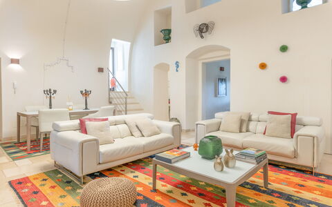 Masseria Ceratonia: Meubles, Design Intérieur, Sol, Canapé, Mur, Sol, Salon, Bois, Plafond, Pièce