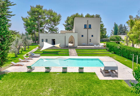 Masseria Ceratonia: Bleu, Biens, Pelouse, Jardin, Piscine, Aménagement Paysager, Manoir, Cour, Ombre, Villa