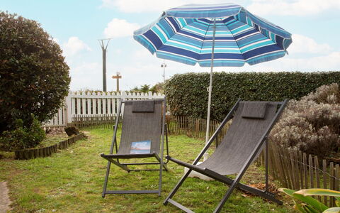La Bernerie-En Retz 400: Bleu, Meubles, Mobilier De Jardin, Chaise, Ombre, Chaise Pliante, Jardin, Conception, Balancelle
