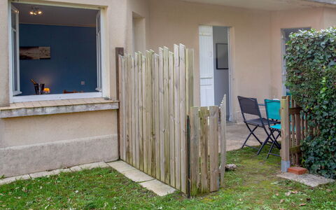 La Bernerie-En Retz 400: Bois, Arrière-Cour, Jardin, Accueil Escrime, Clôture, Cour, Aménagement Paysager, Tache De Bois, Dur, Palissade