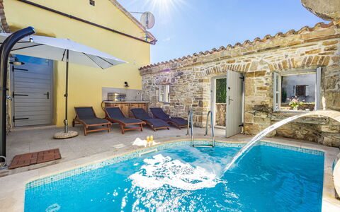Franz: Bleu, Piscine, Recours, Thermes, Eco Hôtel, Ville Resort, Hôtel