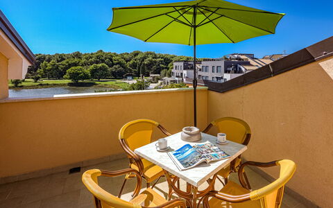 Villa Vizula: Piscine, Recours, Composite, Mobilier De Jardin, Ombre, Hôtel, Eco Hôtel, Caractéristique De L'Eau, Thermes