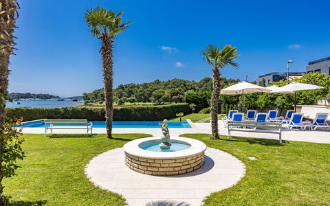 Villa Vizula: Bleu, Piscine, Loisir, Jardin, Recours, Aménagement Paysager, Pelouse, Ombre, Eco Hôtel, Biens