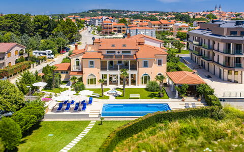 Villa Vizula: Zone Résidentielle, Piscine, Loisir, Recours, Appartement, Biens, Vue Du Ciel, Villa, Manoir, Hôtel