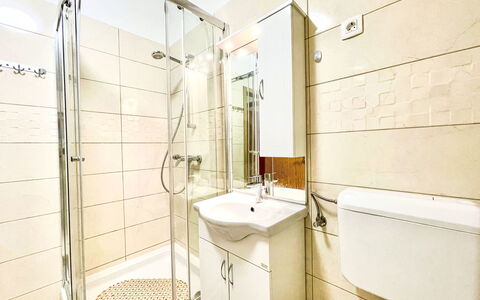 Pag Povljana 110: Sol, Luminaire Plomberie, Design Intérieur, Sol, Salle De Bains, Toilette, Plomberie, Évier, Lavabo, Pièce