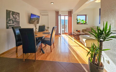Sonus Silenti: Meubles, Sol, Design Intérieur, Sol, Pièce, Plafond, Parquet, Canapé, Table, Salon