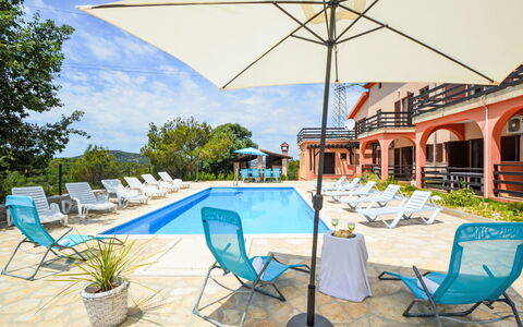 Sonus Silenti: Piscine, Recours, Composite, Mobilier De Jardin, Ombre, Hôtel, Eco Hôtel, Caractéristique De L'Eau, Thermes