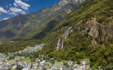 Borgonuovo Waterfall'S House: Montagne, Montagnes Relief, La Nature, Végétation, Colline, Paysage Naturel, Montagnes, Paysage, Station De Montagne, Terrain