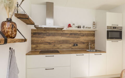 Domburgse Oase: Comptoir, Cabinetry, Cuisine, Sol, Design Intérieur, Meubles, Bois, Sol, Appareil De Cuisine, Tiroir