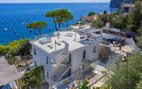 Villa Neranyum: Côte, Zone Résidentielle, Mer, Cotiers Et Relief Océaniques, Maison, Ville, Vue Du Ciel, Domicile, Appartement