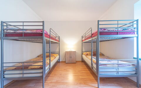 Klobasná: Lit Superposé, Sol, Sol, Design Intérieur, Plafond, Pièce, Dortoir, Parquet, Chambre, Lit