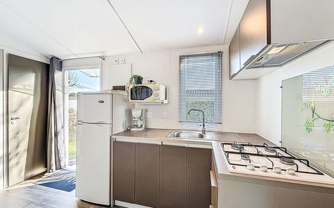 Carnac 400: Cuisine, Principaux Appliance, Appareil De Cuisine, Comptoir, Design Intérieur, Sol, Evier, Électroménager, Sol, Cuisinière