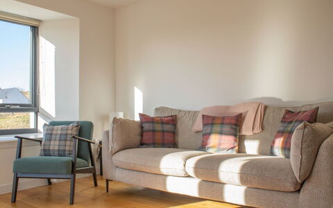 Carbost Cottage: Meubles, Appartement, Salon, Canapé, Chaise, Tache De Bois, Oreiller, Daylighting