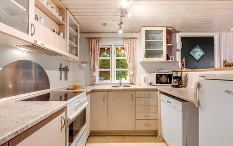Brawith - 700M to the Fjord: Meubles, Sol, Design Intérieur, Cuisine, Comptoir, Bois, Sol, Cabinetry, Plafond, Appareil De Cuisine