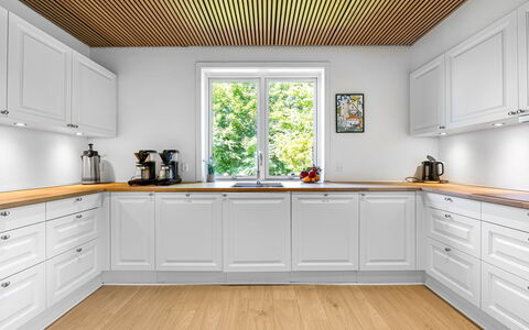 Solvey - 400M from the Sea: Meubles, Design Intérieur, Sol, Sol, Plafond, Pièce, Chaise, Table, Appartement, Table Cuisine Et Salle A Manger