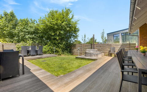 Solvey - 400M from the Sea: Meubles, Design Intérieur, Sol, Sol, Plafond, Pièce, Chaise, Table, Appartement, Table Cuisine Et Salle A Manger