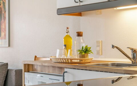 Arton - from the Sea: Comptoir, Cuisine, Design Intérieur, Meubles, Sol, Cabinetry, Domicile, Luminaire, Éclairage, Vaisselle