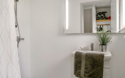 Arton - from the Sea: Mur, Design Intérieur, Luminaire Plomberie, Sol, Sol, Éclairage, Miroir, Plafond, Salle De Bains, Plomberie