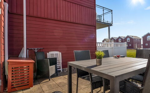 Arton - from the Sea: Composite, Appartement, Tache De Bois, Dur, Ombre, Planche, Mobilier De Jardin, Cour, Chaise, Balcon