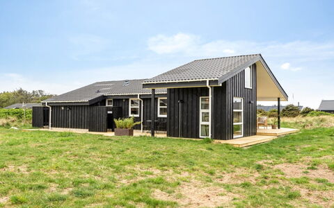 Apelone - 280M from the Sea: Maison, Domicile, Toit, Chalet, Biens, Aménagement Paysager, Batiments Jardin, Siding, Ferme