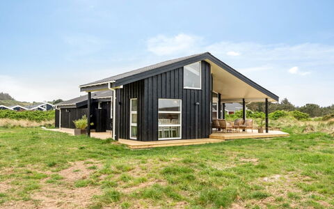 Apelone - 280M from the Sea: Maison, Domicile, Toit, Chalet, Biens, Aménagement Paysager, Batiments Jardin, Siding, Ferme