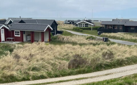 Apelone - 280M from the Sea: Maison, Domicile, Toit, Chalet, Biens, Aménagement Paysager, Batiments Jardin, Siding, Ferme