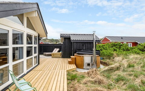 Apelone - 280M from the Sea: Sol, Mur, Sol, Design Intérieur, Bois, Plafond, Parquet, Éclairage, Meubles, Revêtement De Sol Stratifié