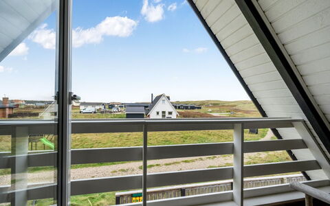 Kaja - 150M from the Sea: Domicile, Toit, Maison, Chalet, Biens, Porte, Porche, Siding, Ferme, Ombre
