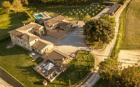 La Capanna, Borgo Campassini, Monteriggioni: Zone Résidentielle, Maison, Domicile, Biens, Paysage, Plaine, Lot Terre, Zone Rurale, Établissements Humains, Chalet