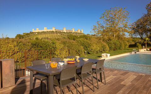 Il Borgo, Borgo Campassini, Monteriggioni: Meubles, Table, Mobilier De Jardin, Chaise, Tableau De Plein Air, Table Cuisine Et Salle A Manger, Jardin, Ombre, Arrière-Cour, Eco Hôtel