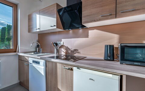 Villa Therese: Principaux Appliance, Appareil De Cuisine, Cuisine, Design Intérieur, Bois, Comptoir, Evier, Électroménager, Meubles, Cabinetry