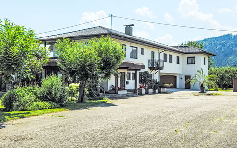 Villa Therese: Bâtiment, Maison, Zone Résidentielle, Domicile, Toit, Établissements Humains, Biens, Allée, Chalet, Banlieue