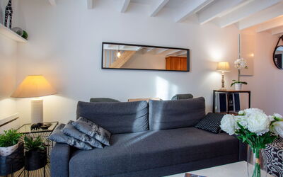 La Bernerie-En Retz 450: Meubles, Design Intérieur, Canapé, Mur, Sol, Salon, Pièce, Sol, Bois, Appartement