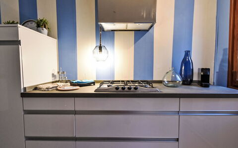 La Casa di Lu': Appareil De Cuisine, Cuisine, Principaux Appliance, Design Intérieur, Comptoir, Meubles, Sol, Cuisinière, Électroménager, Pièce