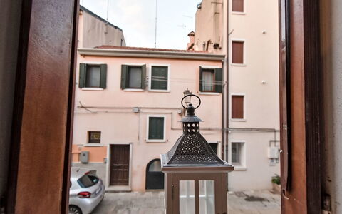 La Casa di Lu': Mur, Porte, Le Fer, Accueil Porte, Peindre, Luminaire, Plâtre, Balcon