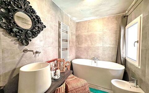 La Casa di Cri': Design Intérieur, Sol, Luminaire Plomberie, Sol, Salle De Bains, Baignoire, Meubles, Pièce, Éclairage, Domicile