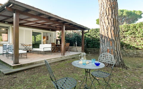 Il Gualdo: Meubles, Bois, Mobilier De Jardin, Porche, Table, Jardin, Porte, Domicile, Chaise, Tableau De Plein Air