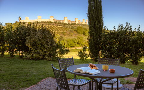 La Piazzetta, Borgo Campassini, Monteriggioni: Herbe, Arbuste, Paysage, Lot Terre, Couverture De Sol, Jardin, Mobilier De Jardin, Aménagement Paysager, Pelouse, Cour