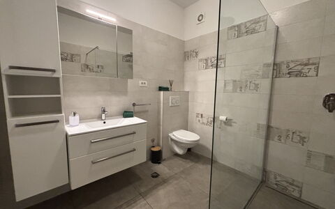 Appartamento Soul & Travel Ac And Wifi Croazia: Sol, Sol, Luminaire Plomberie, Design Intérieur, Salle De Bains, Plomberie, Tuile, Lavabo