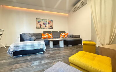 Appartamento Soul & Travel Ac And Wifi Croazia: Meubles, Design Intérieur, Canapé, Sol, Sol, Bois, Plafond, Pièce, Salon, Éclairage