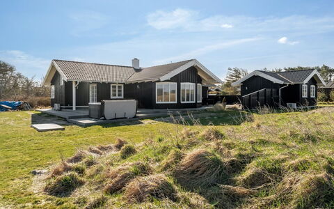 Djuna - 550M from the Sea: Bois, Domicile, Porche, Plate-Forme, Dur, Toit, Tache De Bois, Parquet, Eco Hôtel